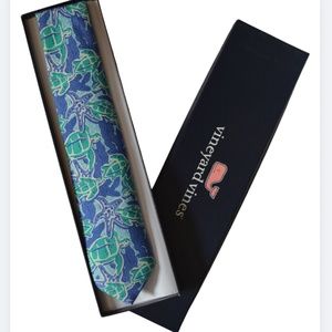 NWT Vineyard Vines Sea Turtle & Starfish Print 100% Silk Necktie